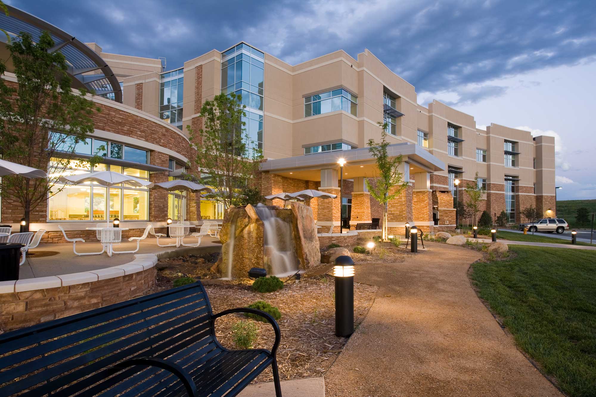 Parker Adventist Hospital exterior featuring an outdoor seating area and water fountain.