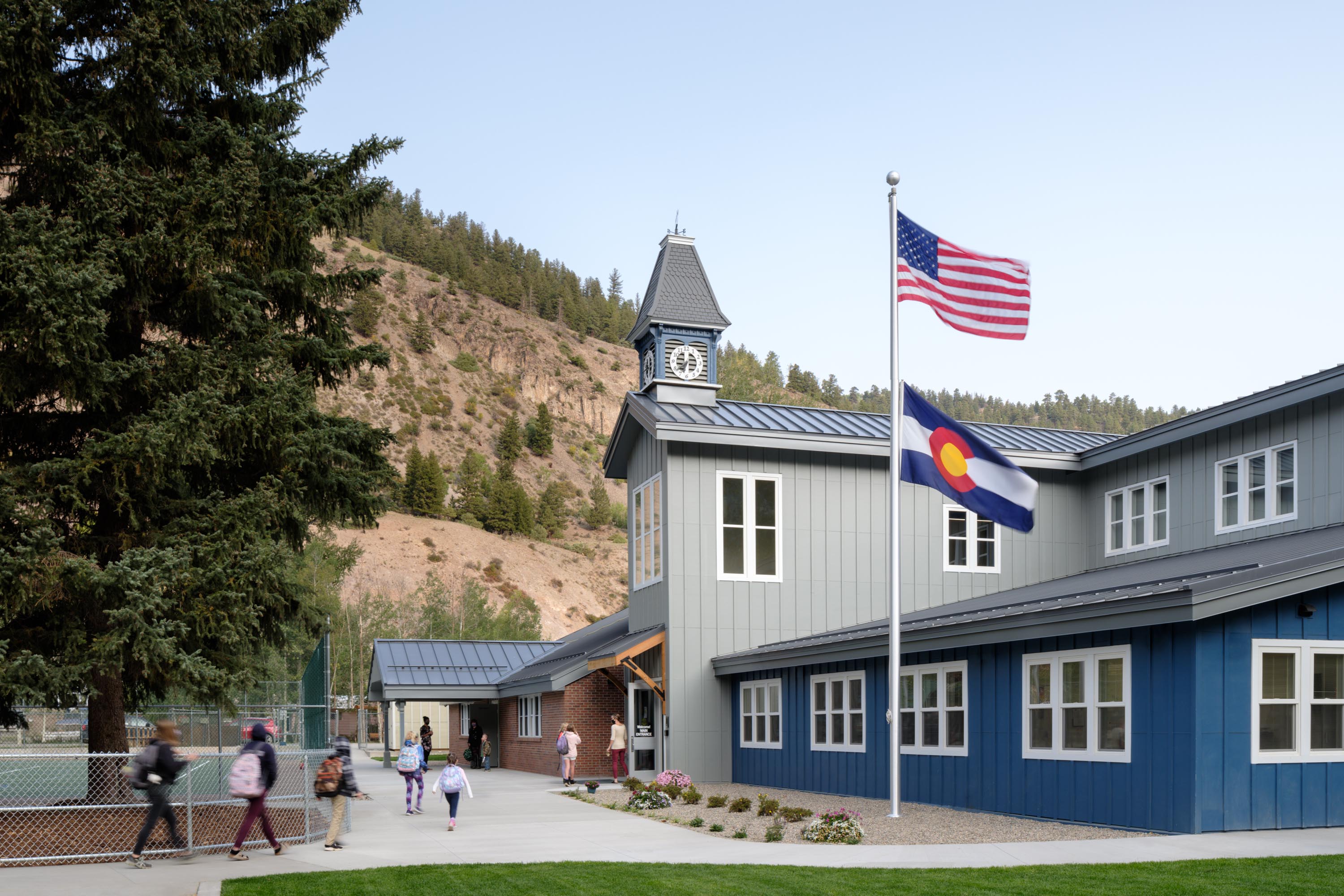 LakeCitySchool  Photo Exterior