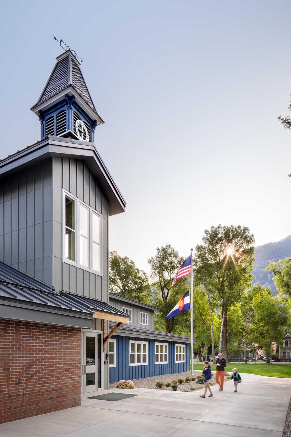 LakeCitySchool  Photo Exterior3